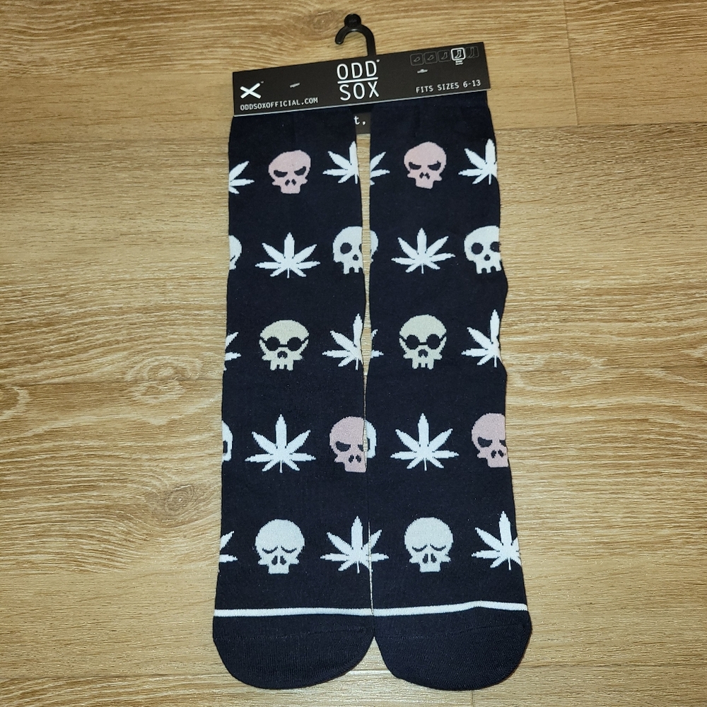 Odd Sox Pair of Men's Black Crew Socks  Weed Skull Fits Sizes 6-13 New